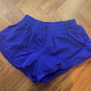 Lulu lemon hotty hot shorts 2.5 dark blue larkspur poolside physicic